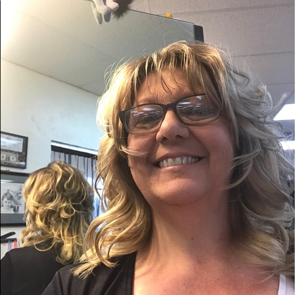 Meet your Posher, Lorie